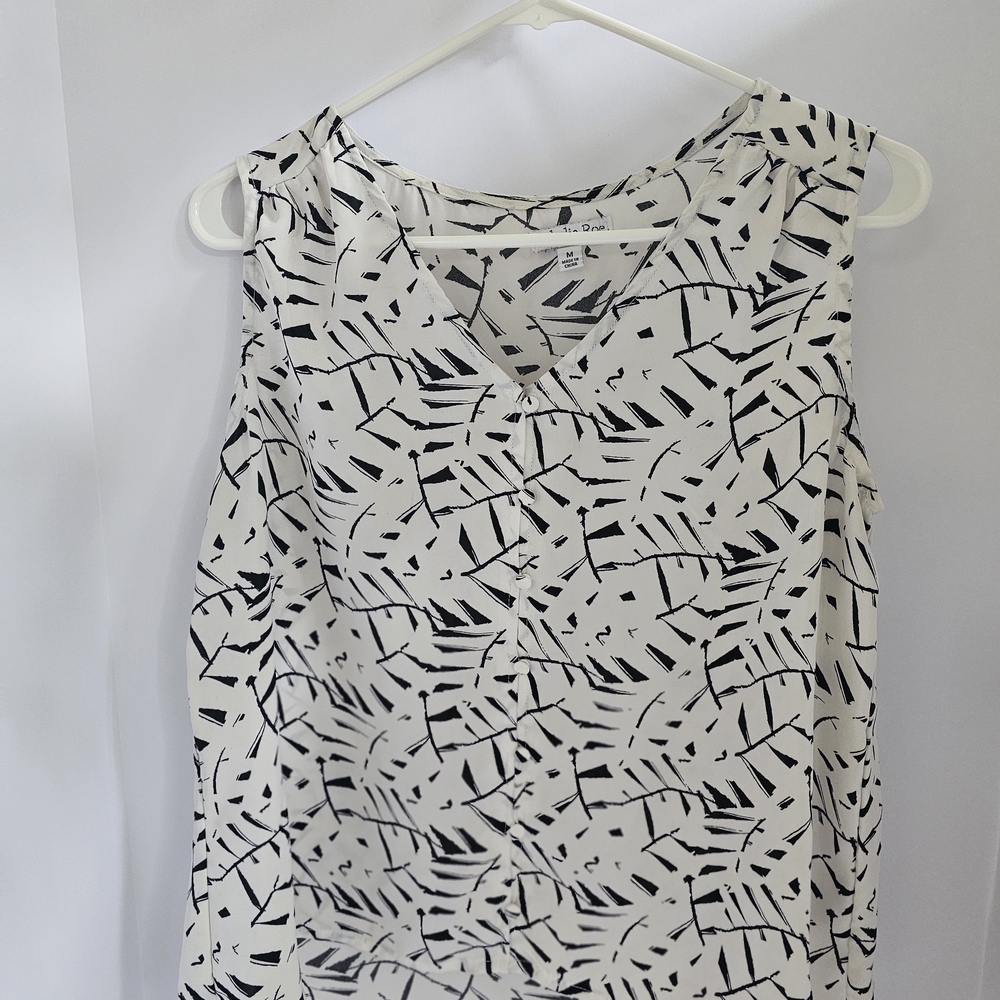 ECI Black and White Abstract Sleeveless Blouse